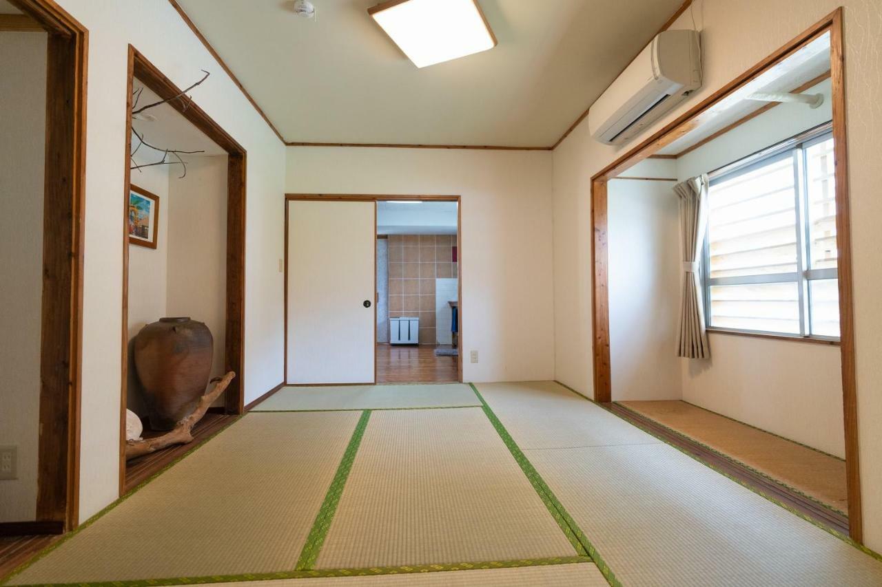 沖縄古民家お宿ななつぼし Okinawa Traditional House Nanatsuboshi Naha Esterno foto